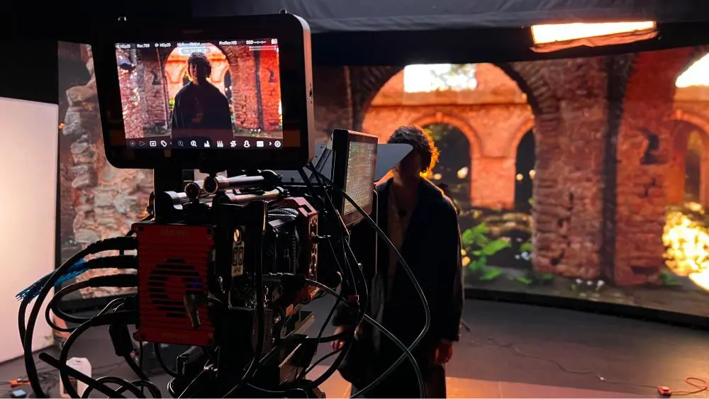Film behind the scenes of shooting on the virtual production stage