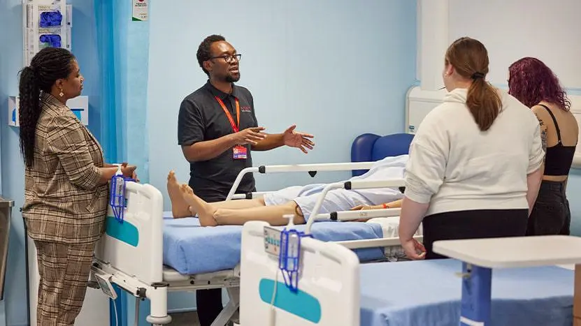 Image of health professionals working in a hospital setting